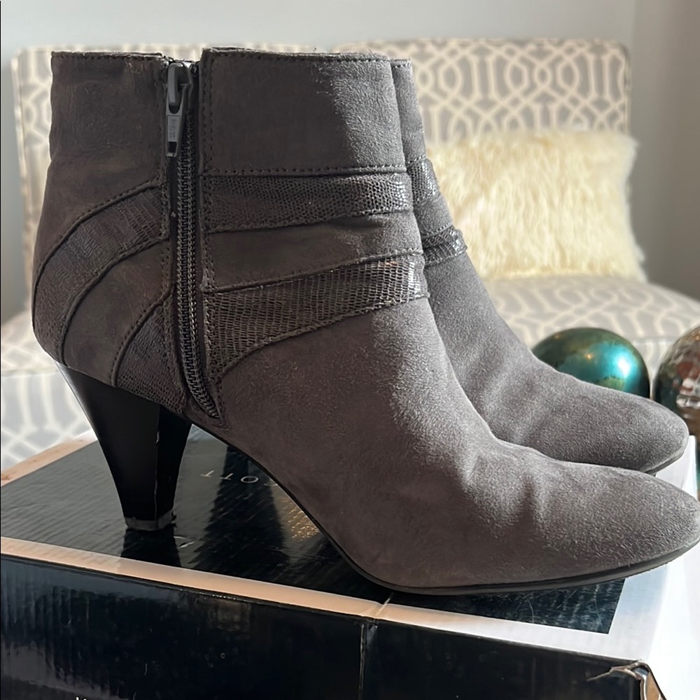Karen Scott Gray Heeled Boots with Suede Finish